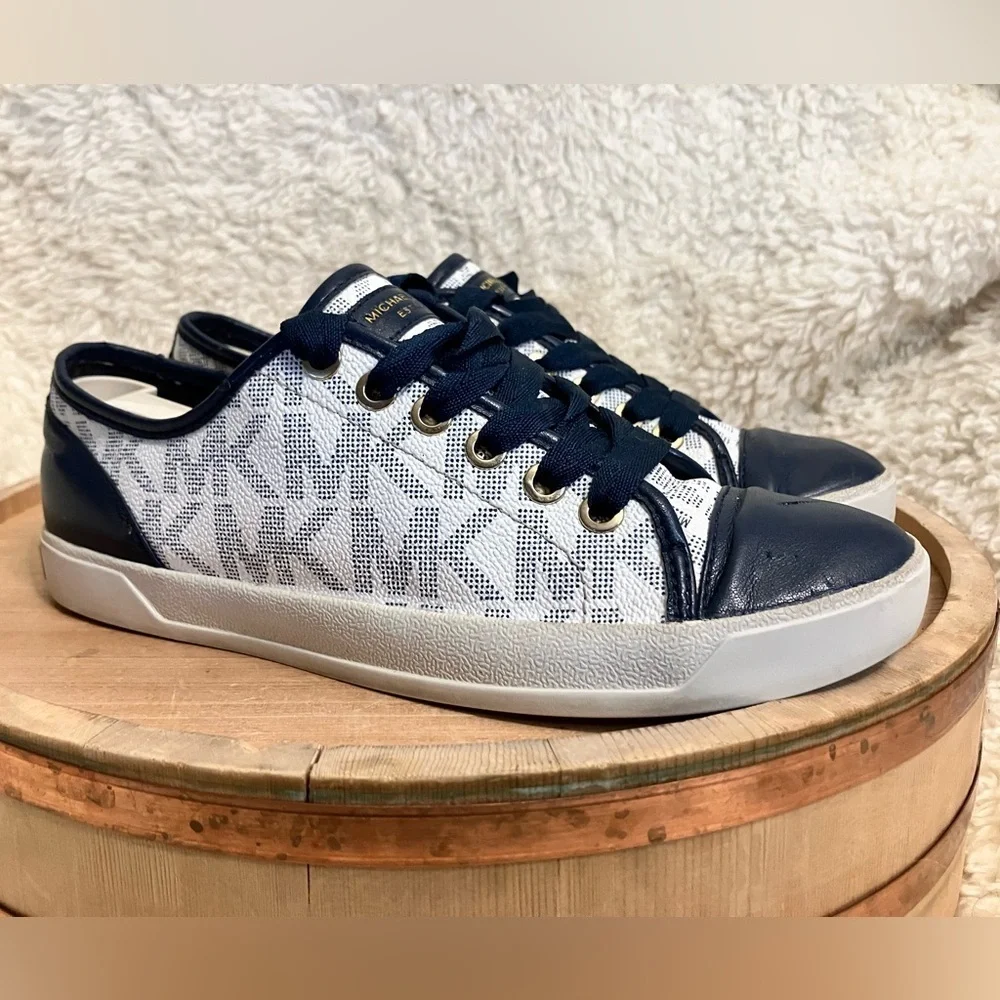 Michael Kors City MK Monogram Fashion Sneakers White Navy Blue Shoe Women's 6M